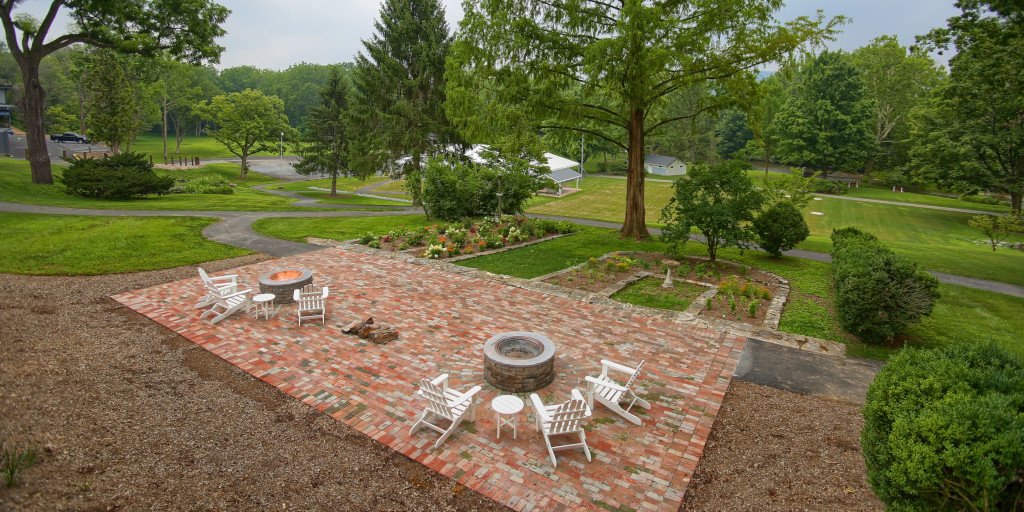 Take advantage of the season, and treat your team to one of #Allenberry’s many outdoor spaces. Breathe in the clean surrounding air when you take a break during your next productive meeting. Meeting spaces can be found here goo.gl/kHq9go