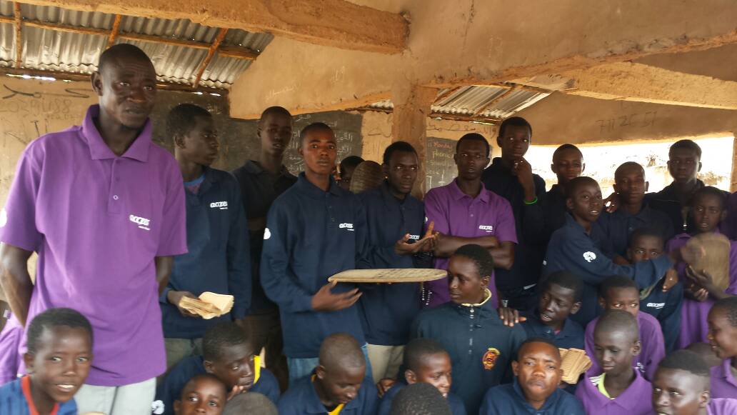 Onze oude bedrijfskleding heeft een mooie tweede bestemming gekregen. accres.nl/kinderboerderi…