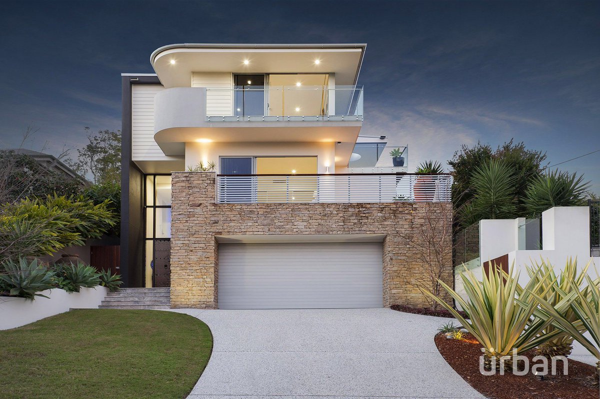 jc_property_'s tweet photo. 🚨#ForSale🚨

🔑55 Hebe Street, Bardon  
•
5 🛏 3 🛁 4 🚙 632m2 📫
•
Impeccable design fused with exceptional quality 
•@ https://t.co/bl9baa9vFr
•
📞Call me on 0401822287 to discuss this property and how we can help you! #jcproperty https://t.co/orm12hufx4