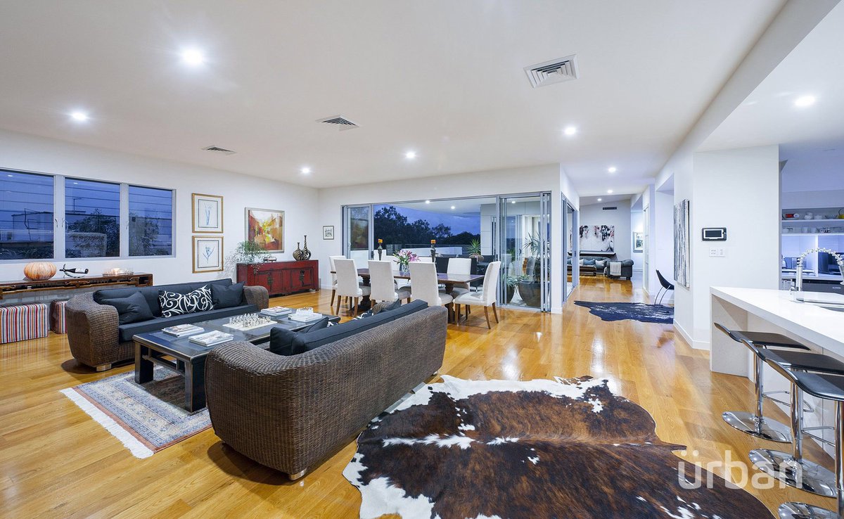 jc_property_'s tweet photo. 🚨#ForSale🚨

🔑55 Hebe Street, Bardon  
•
5 🛏 3 🛁 4 🚙 632m2 📫
•
Impeccable design fused with exceptional quality 
•@ https://t.co/bl9baa9vFr
•
📞Call me on 0401822287 to discuss this property and how we can help you! #jcproperty https://t.co/orm12hufx4