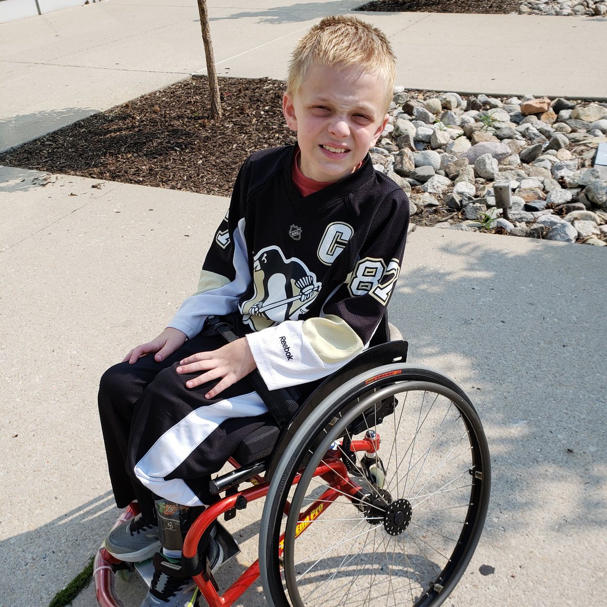 Hockey_NF_Mom's tweet photo. T had a great 1st day at wheelchair sports camp! Softball, basketball, crafts, tye dying, and sled hockey. #imwithTravis #EndNF #adaptiverec @SLCOParksandRec https://t.co/Pw6mXClUvO