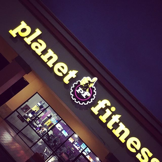 correrdavida's tweet photo. Todos: “¿Cuándo regresas?”
Yo: “Nunca me fui”. Aunque pausé correr 🏃🏻‍♂️ en la calle, me mantenga activo con mucho cardio en el #gym.
#nohayexcusas #notequites#voyami #boricua #corredorpromedio #correrdavida https://t.co/6o1R7UFBcE