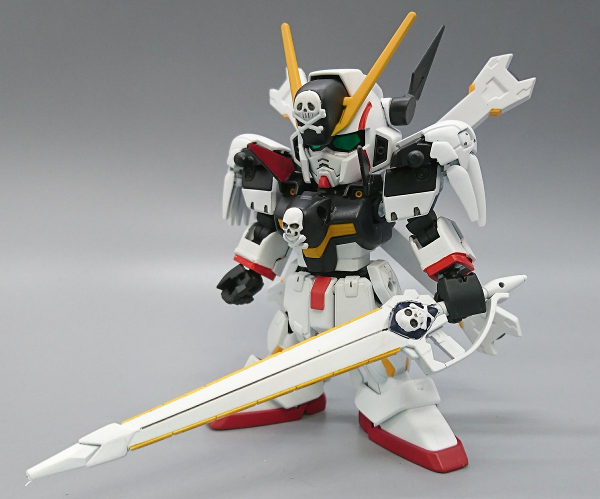 しもん 友人の製作を手伝っている Sdcs クロスボーン ガンダムx1フルクロス の本体 個人的にはあまり慣れない高等身sd でもフルクロス着込めばボリューム上がってバランスが良い ハズ あとマントだけなんだけど今日中に出来るかなぁ Sdガンダム
