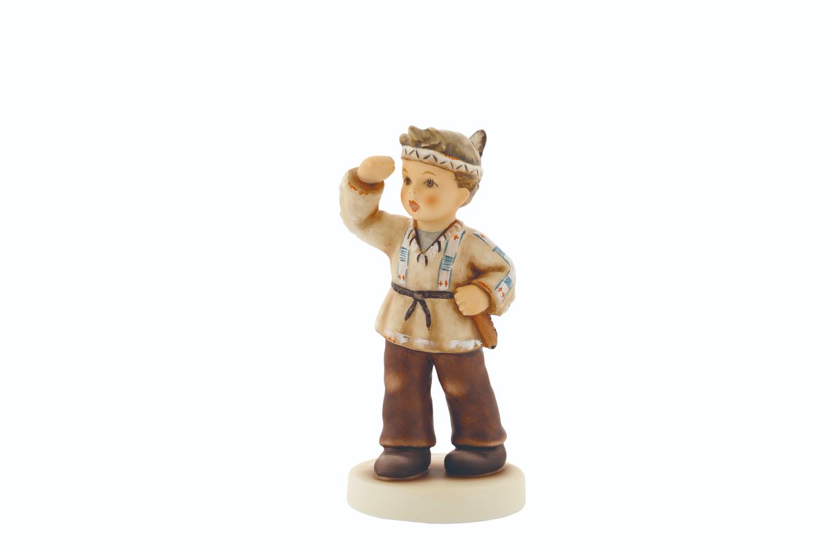 Hummelfiguren's tweet photo. Brand new in our collection: #ChiefClearSight (HUM 2417) on the 125th birthday of #Winnetou, Charlotte (HUM 2410) named after #PrincessCharlotte and #BlueJeansWanderer (HUM 2413): The very first #HummelFigurine with a #jeans. https://t.co/KhMcwFTmDb