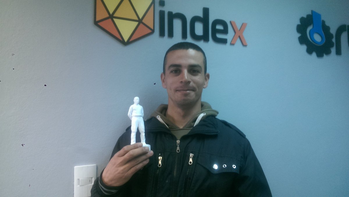 RUFDesarrollos's tweet photo. Leo junto a su #yo #escaneado e #impreso3D, producción de @index3d @IrenePrestiweb  en #InnovaLabs https://t.co/z8vNvHtfSg