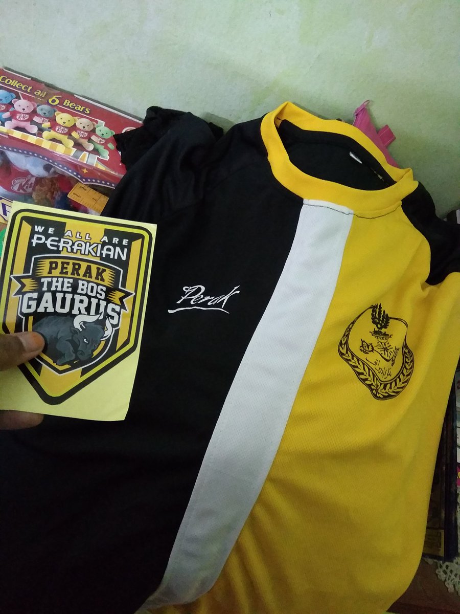 atik_amal's tweet image. I got my birthday gift and this special for support Sukma Perak 2018.... 👏👏👏👏👏 #WrongSize #TooBig #Redha Hahahahaha 🤣