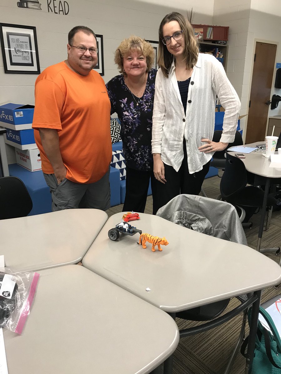 JanetErnst's tweet photo. Vincennes educators at Francis Vigo Elem School rock!  What a talented, enthusiastic group of educators! #PLTWCT #PLTW #angela_canham https://t.co/6jWQwkD4Le