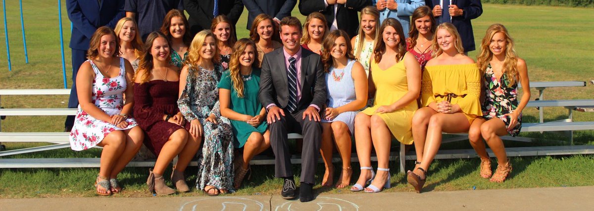 AbigailCocktail's tweet image. The Bachelor: North Dakota Farmer’s Union Edition #WhoWillReceiveAUnionButton