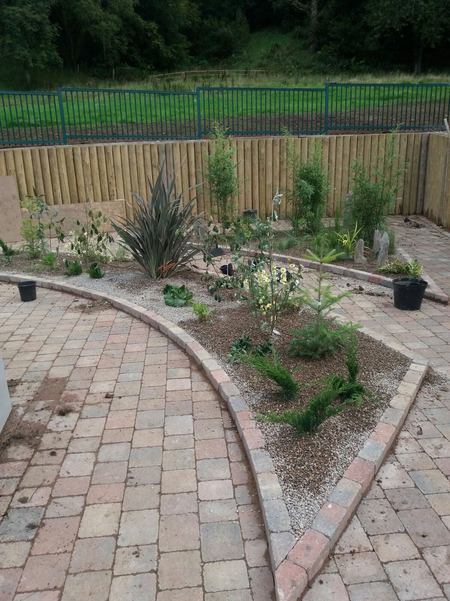 CCInitiatives's tweet photo. 🍃🌦️🌻🌳Are you a pupil at Kirkfieldbank Primary School or a member of the community and interested in gardening? Come and join us and Kirkfieldbank Community Park help tidy the Kirkfieldbank sensory garden on Tuesday 28th August from 10am-12.30pm.  https://t.co/8f8qYMUGOa https://t.co/f9lUkzJD2e