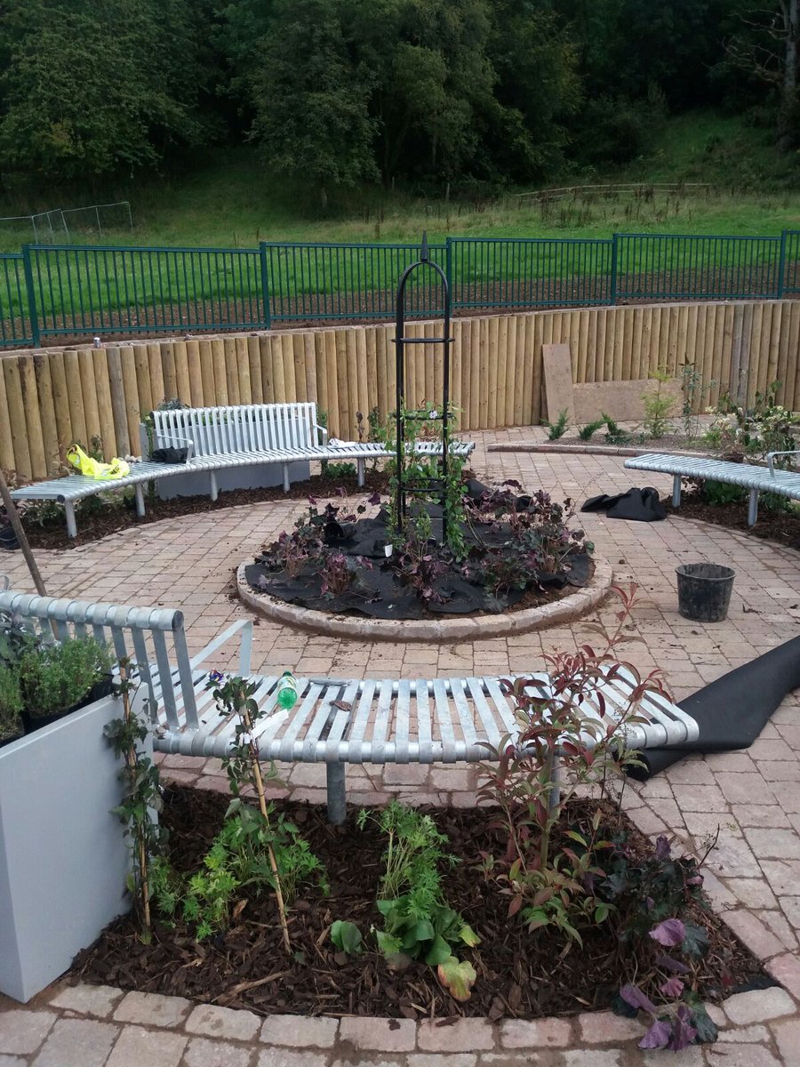 🍃🌦️🌻🌳Are you a pupil at Kirkfieldbank Primary School or a member of the community and interested in gardening? Come and join us and Kirkfieldbank Community Park help tidy the Kirkfieldbank sensory garden on Tuesday 28th August from 10am-12.30pm.  clydeandavonvalley.org/get-involved/v…