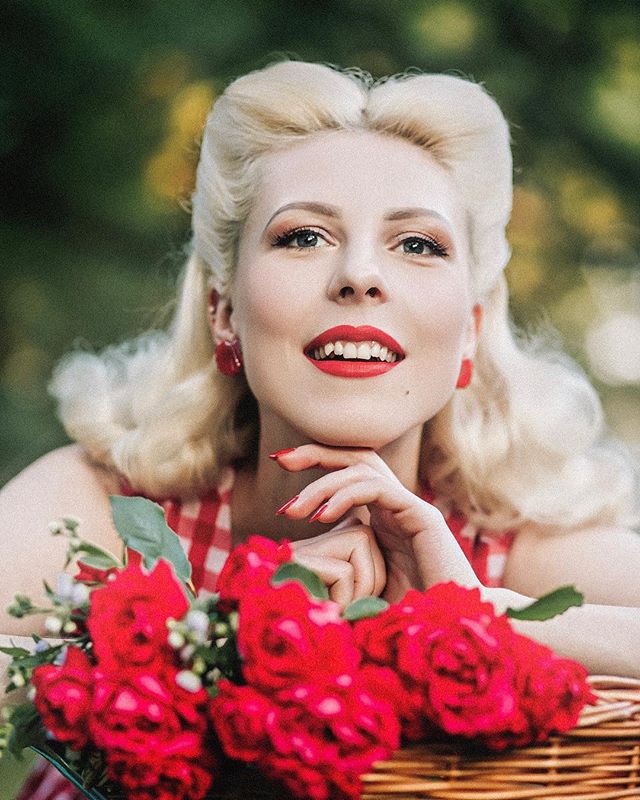 BesameCosmetics's tweet photo. We adore this shot of the beautiful @fiorevanil in Red Hot Red lipstick and Vanilla Rose Powder! 💕💄❤️ #BesameGirl #RedHotRed #VintageBeauty #BesameCosmetics https://t.co/PTUPnlGJAC