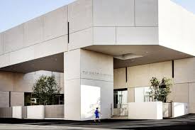 DeltaPrefa's tweet image. Réalisation 2015 par Delta Préfabrication du chantier Palais de Justice de Béziers pour SOGEA SUD groupe @VINCIConstruc conception @234architecture. Élu lauréats 2017 @tropheebeton. Panneaux suspendus en Béton teinté, matricé et sablé.