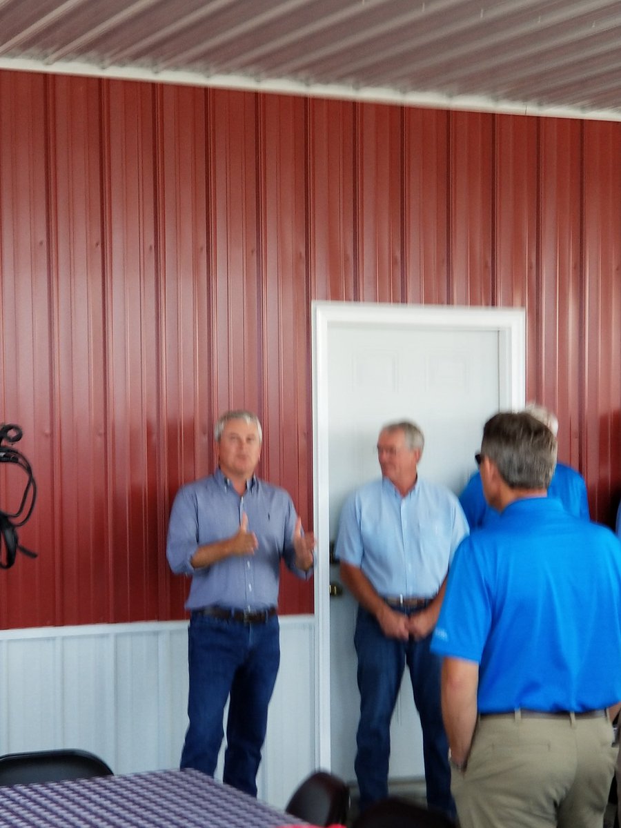 Great event with .@KYFB and .@KYComer in Webster Co. Events like this give local farmers the opportunity to engage. #Leadwhereyoustand