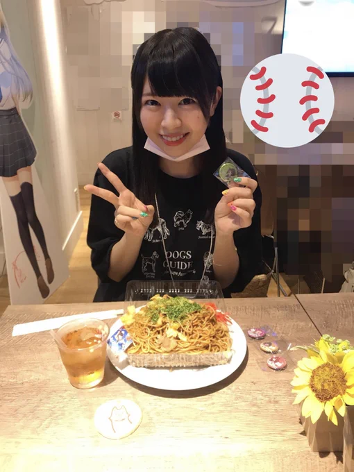 現在開催中のハチナイCafeに行ってきました。コラボメニューや映像、展示でハチナイ空間を満喫?✨
お店の営業時間に変更があるようなので、これからの方はお気をつけて!
お友達が塚原ちゃんの缶バッジくれました(*'ω`*)ワーイ⚾️ #ハチナイ #ハチカフェ 