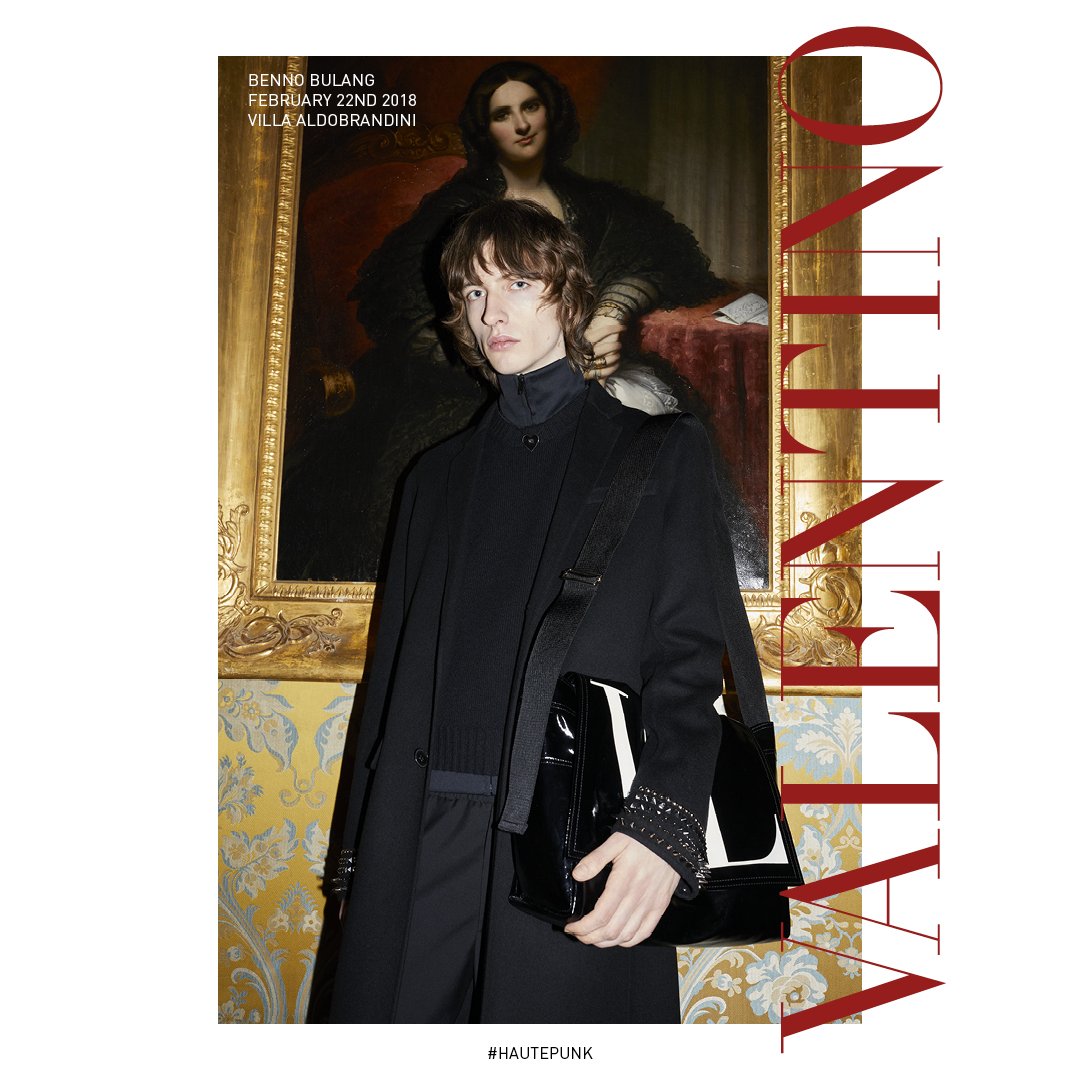 Valentino_Japan's tweet photo. #ヴァレンティノメンズFW1819 キャンペーンで、ヴィッラ・アルドブランディーニのエレガントな空間を新しいロマンスが満たします
#HautePunk
クリエイティブ ディレクター： #ピエールパオロピッチョーリ
フォトグラファー： #ユルゲンテラー
モデル： #ベンノブラング https://t.co/0DgwJt2usF