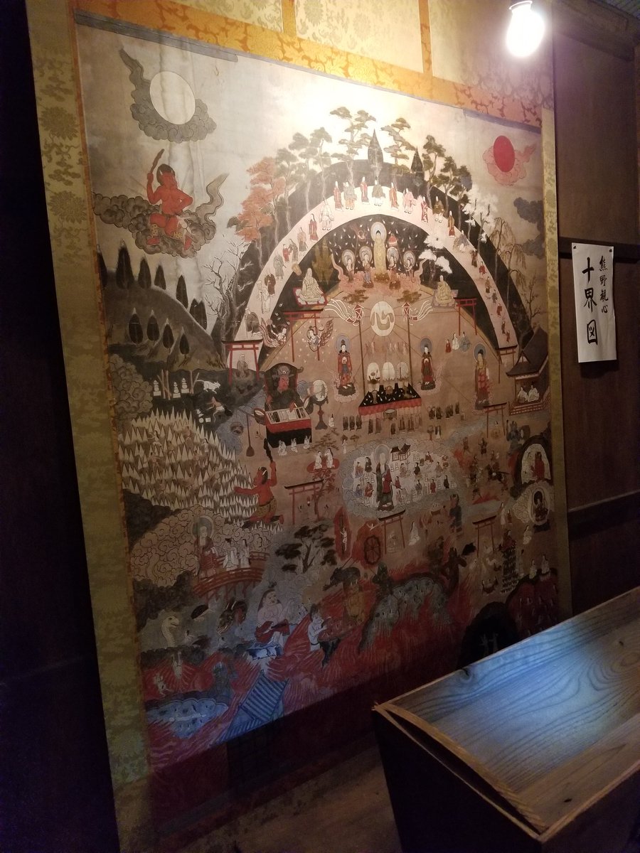 京都人を何年もやってますが初めて六道まいりをしてきた。別名お精霊さん迎え、お盆前に御先祖を迎える風習です。六道珍皇寺ではこの期間だけ閻魔像、小野篁像が公開されたりもします。迎えてお盆を家で過ごした御先祖を、一括で送るのが五山送り火ってことです。