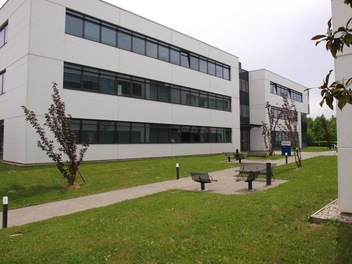 DeltaPrefa's tweet image. Réalisation 2015 par Delta Préfabrication du chantier les Allées du Parc à Saint Priest pour Lazard Groupe. Panneaux en béton blanc poli