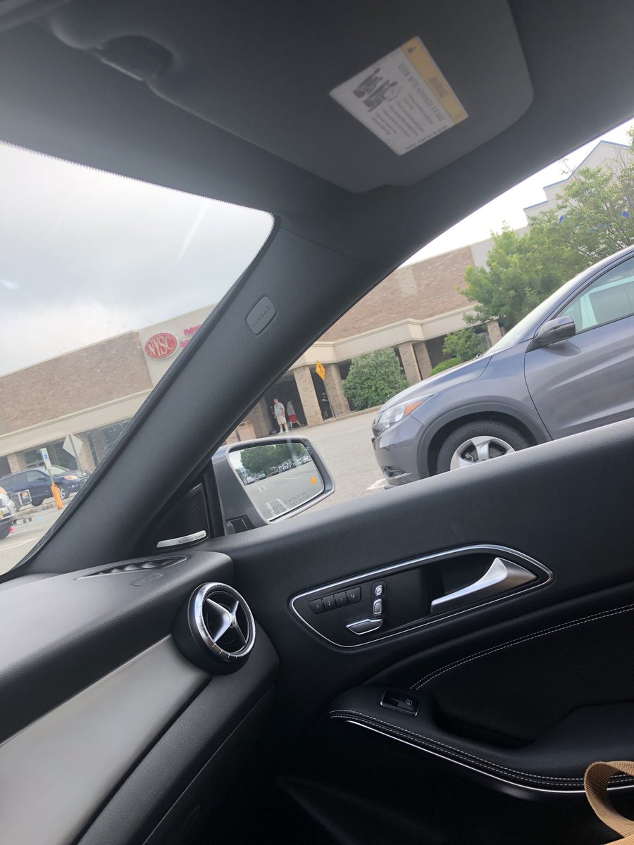 yuniorcd's tweet photo. @NYSC is unbelievable that your West Caldwell branch is closed an everyone is waiting outside because the person responsible of opening the gym is nowhere to be found https://t.co/vHD16MW8Ta