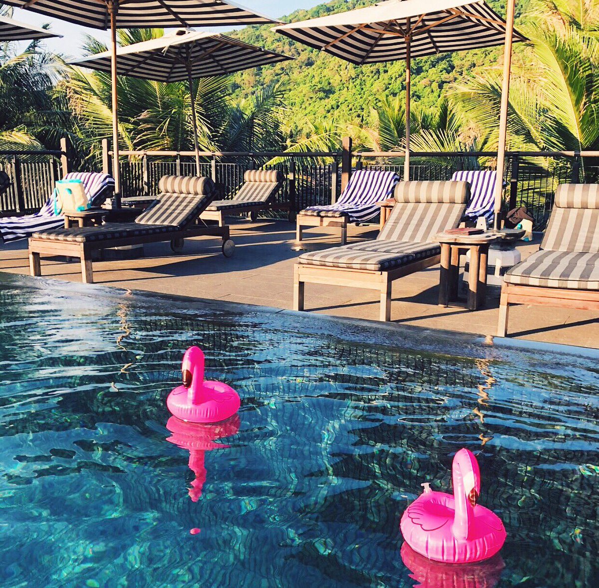 Bathe in tropical sunshine and take a dip in the cool water of the L_o_n_g Pool, a perfect way to rejuvenate this #summer!
📍: @InterContinentalDanang
📷: <a href="/eunjinkkk/">김은진</a> 
#poolvibes #summervibes #poolside #travelgoals #bestvacations #luxurytravel #luxuryresort
