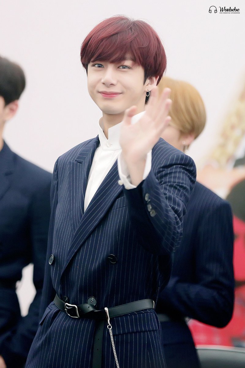 wonbebe0115's tweet photo. 180302 press conference in #Singapore ✌🏻🐢✌🏻👋🏻💞
#MONSTAXinSG #MONSTAXHSBC
#MONSTA_X #몬스타엑스 
#형원 #HYUNGWON
@OfficialMonstaX https://t.co/RRU1MA9tDe