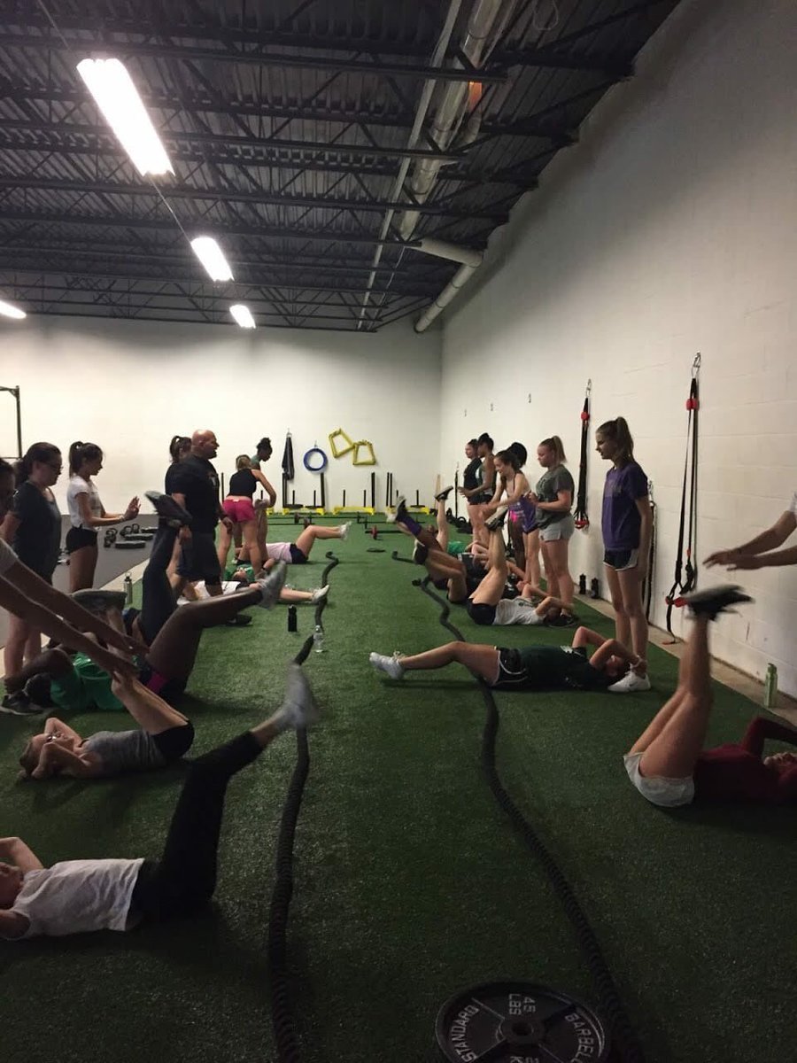 WILLPowerNovi's tweet photo. First workout is always free. Come on in and give this very challenging training class a try! There’s nothing else like it. 💪 #grouptraining #strengthtraining #willpowertraining #teamtraining #getfit https://t.co/CnwdCyMuie