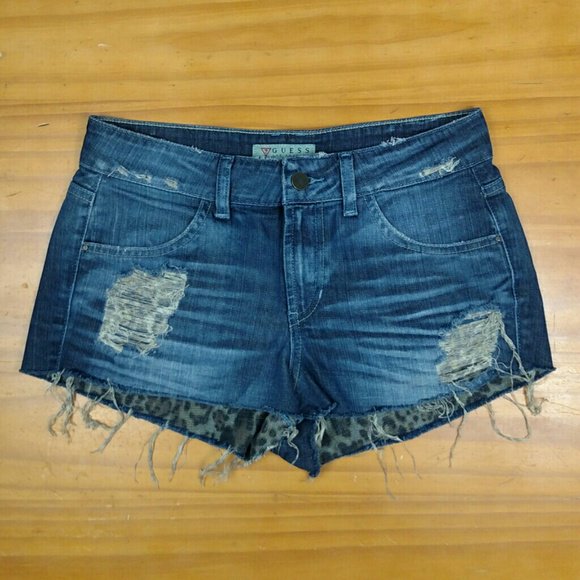 KaiserNavy's tweet photo. So good I had to share! Check out all the items I'm loving on @Poshmarkapp from @thriftingwillow #poshmark #fashion #style #shopmycloset #guess #mystic: https://t.co/hhP61mq3G8 https://t.co/EiTKwiVjlO
