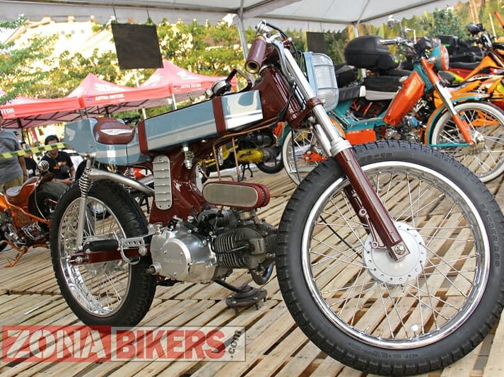 OtoDreamCom's tweet photo. Honda Karisma 2003 Caferacer!

https://t.co/JoYBtNogPf https://t.co/SCme4DPlE5