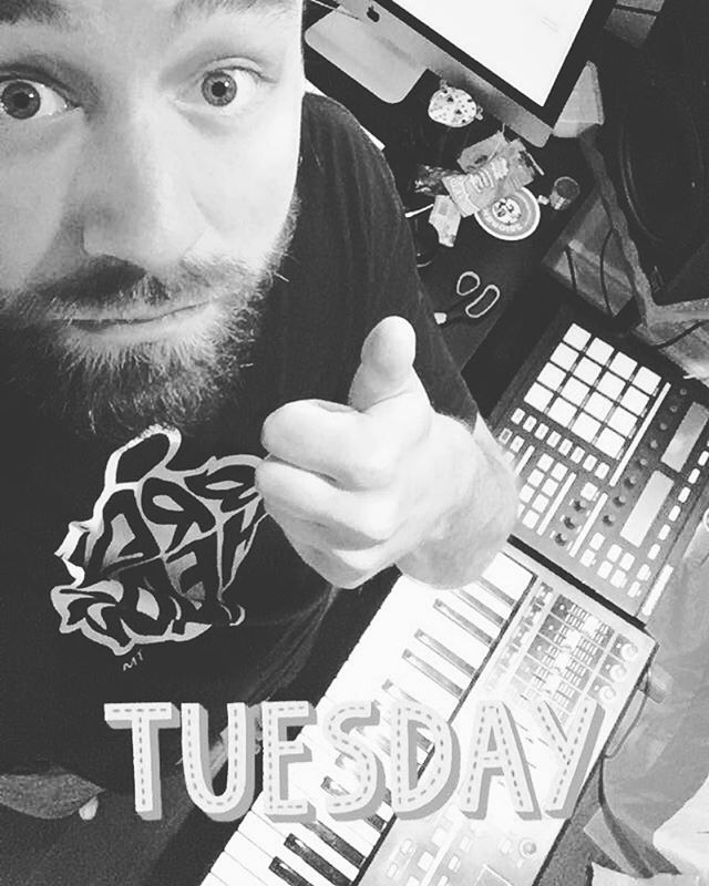 Notionbaby's tweet photo. Getting it in today! Client mixes and finally getting to some Notion stuff 💯🎚🔊 What y’all sayin’ today? #RiseAndGrind #StudioLife #IllNoteStudios #artist #mixing #writing #production #mastering https://t.co/RJlHSr2dUL https://t.co/H6q5JJMrhI