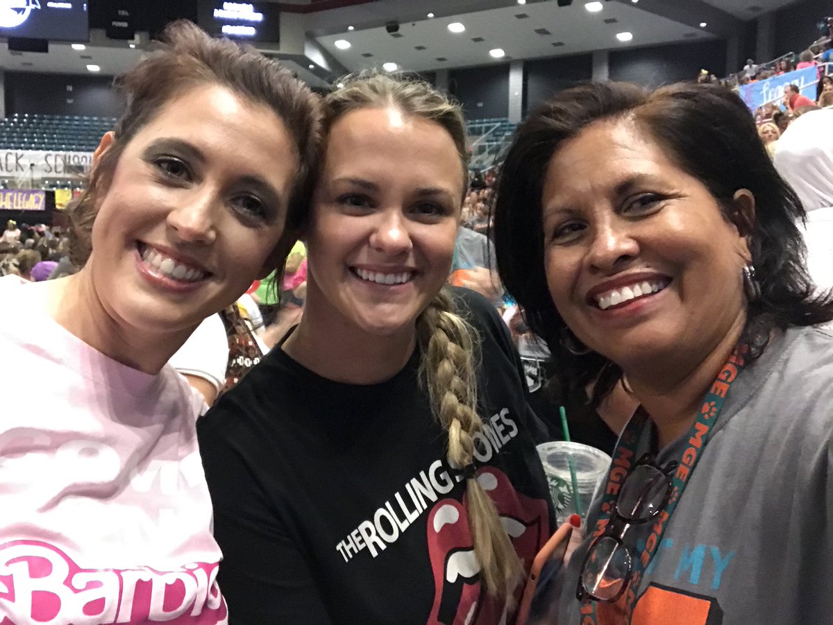 keepingupinK's tweet photo. #katyisd100 https://t.co/7s6Jfy9DY6