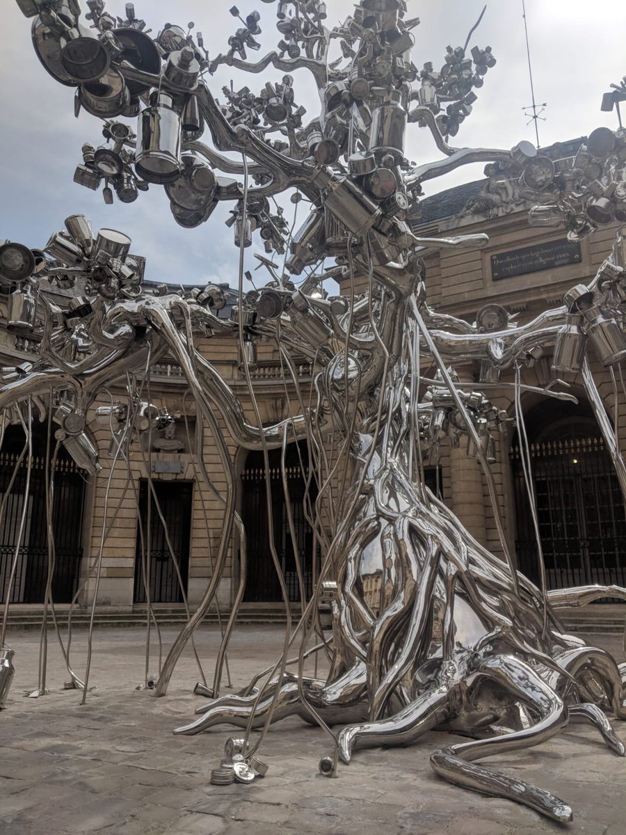 inciaksoy_'s tweet image. Tarihin içinde çağdas sanat ___🌱#peopletree 🌿 #artist #subodhgupta #amazing #installation #adda #rendezvous #exhibition #monnaiedeparis #expogupta #11conti  @MonnaiedeParis