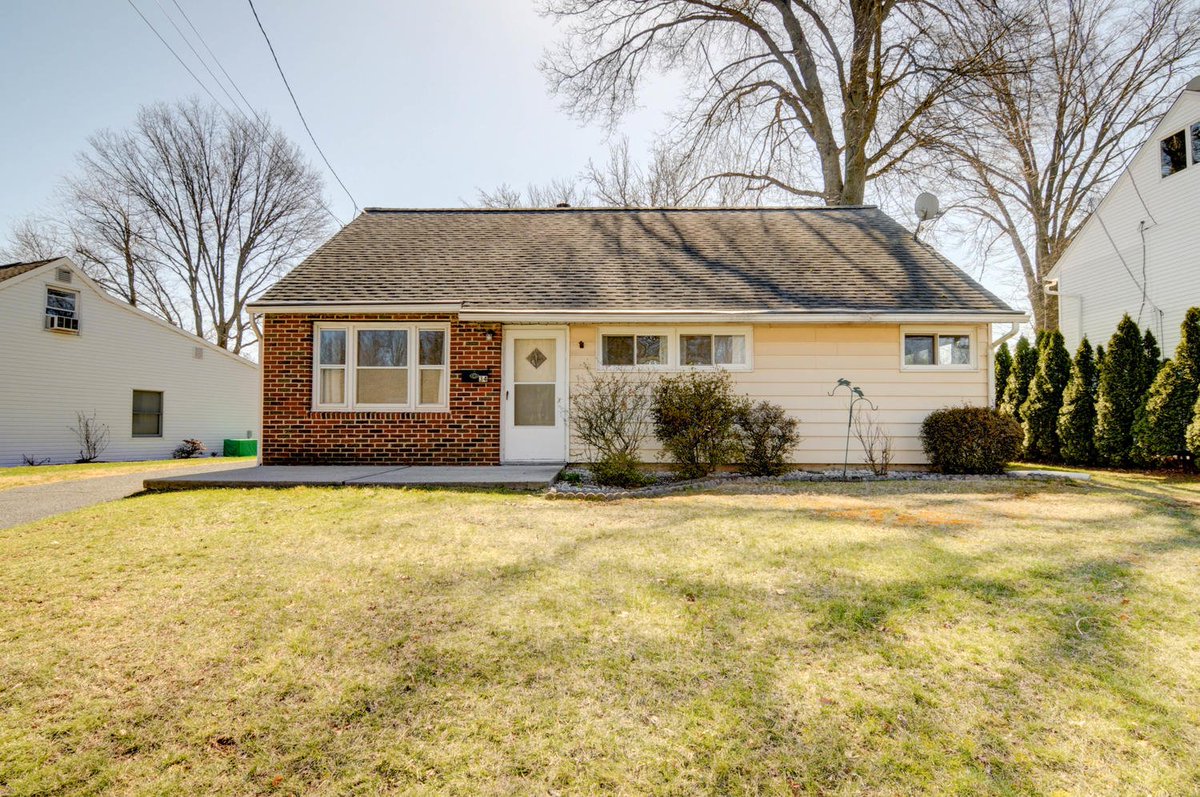 MichelleRemaxNJ's tweet photo. Check out one of my newest listings in a great location in Edison, NJ! Expanded Cape with 4 Bedrooms. See it here https://t.co/iyH6Xbq61y #REMAX #REMAXDIAMOND #EDISON #NJHOMESFORSALE #REMAXHUSTLE #MICHELLERIZZO https://t.co/IrGgr5yVUV