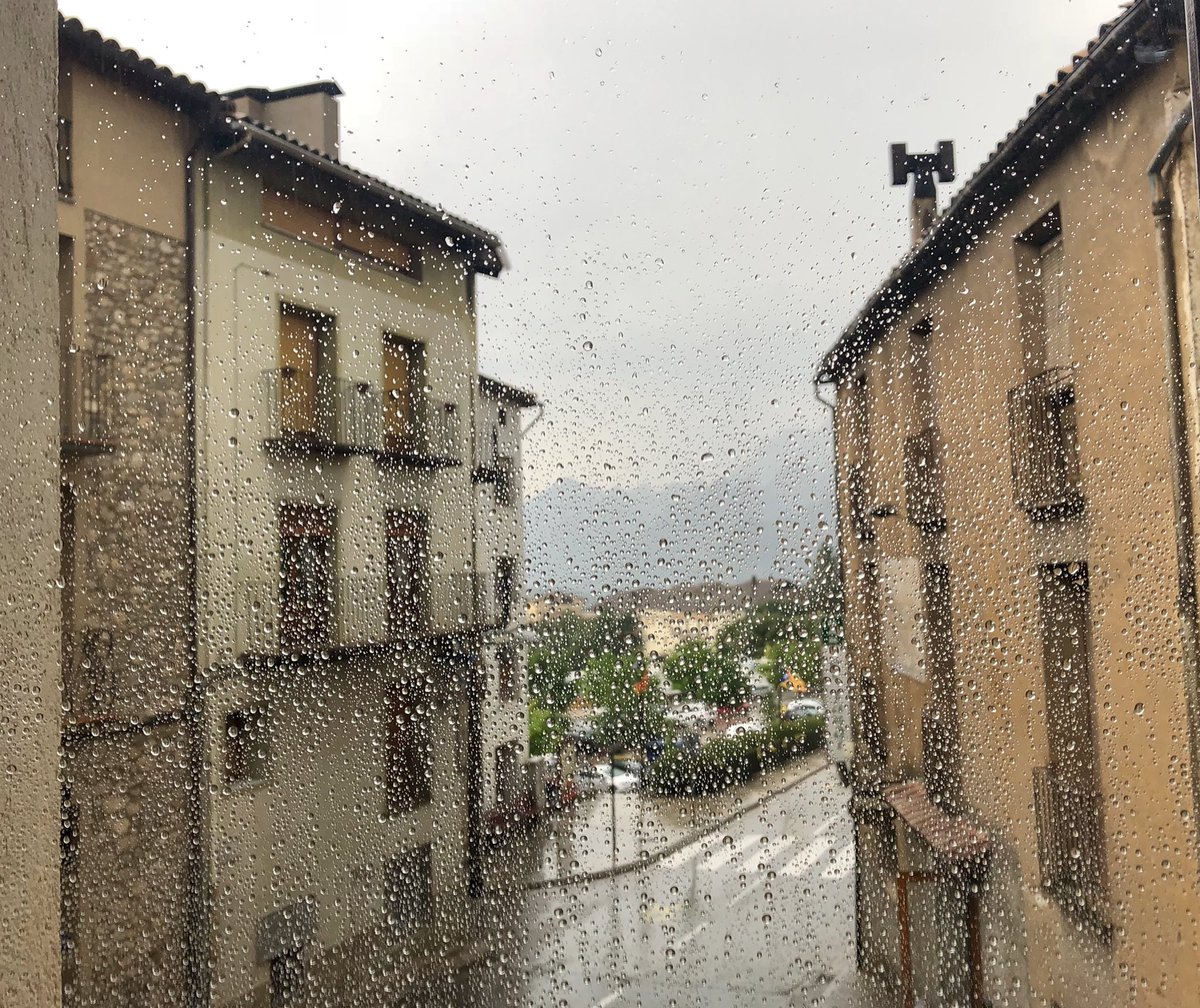 nacho_roca's tweet photo. Tempesta a #santllorençDeMorunys #bastets #solsones @AEMET_Esp @btveltemps @meteocat @AEMET_Cat @ARAmeteo @AlfredRPico @TomasMolinaB @tiempobrasero @Tiempo_Mercedes @lasextameteo @gemmapuigf @Monica_Usart @meteorac1 @SoniaPapell @alfons_pc https://t.co/TEVmUoxiEP