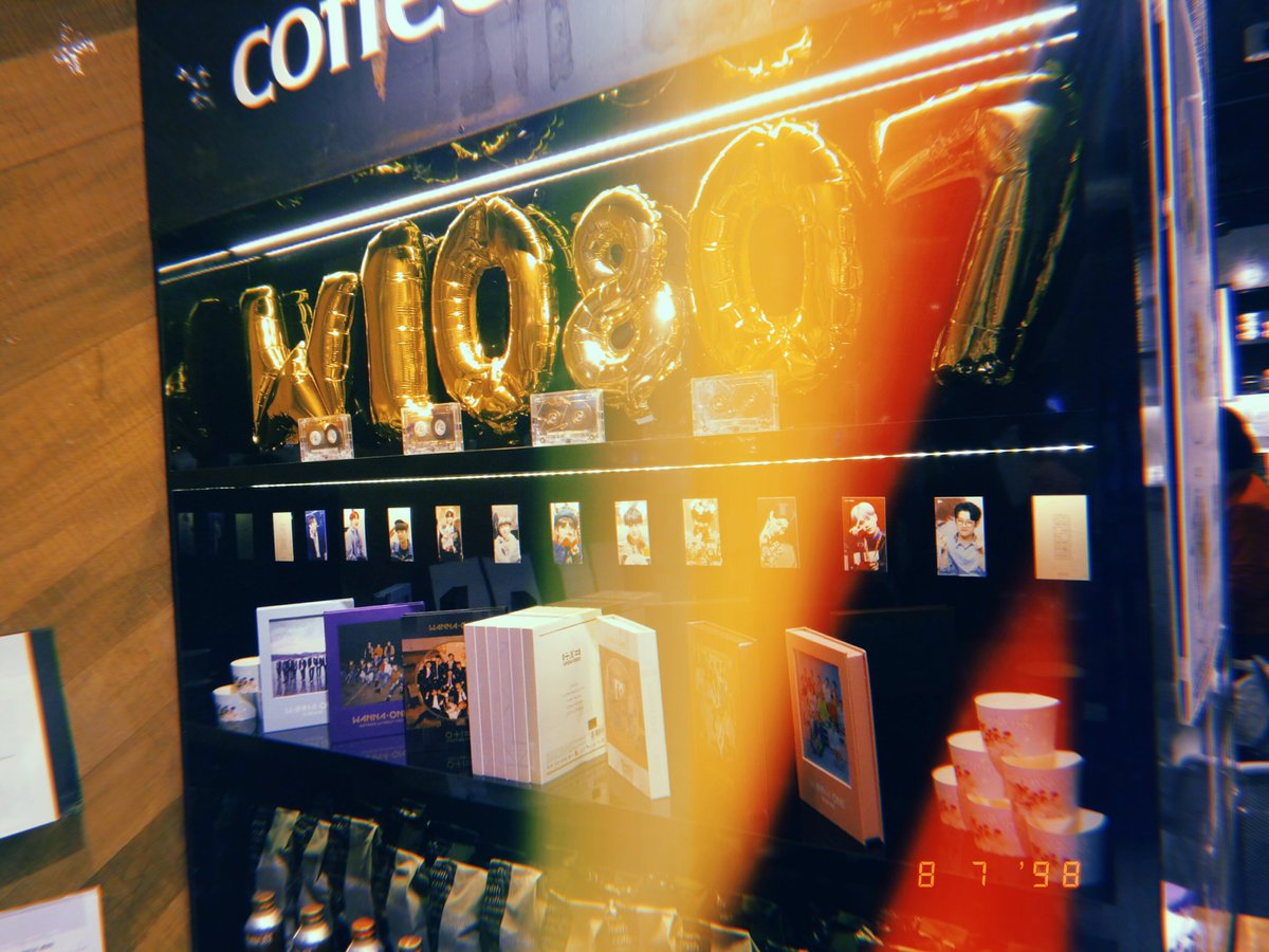 keumlin's tweet photo. went to 5 cafes today and only 2 left with the cup sleeves but isssok bcus the displays are so nice heheh thanks to everyone who organised the events😍
#0807W1YEAR #ECLIPSE0807 #yooncafe0807 #Happy_Wannaone_Day #워너원과_함깨한_일년_고마워 https://t.co/RWnWghyGLb