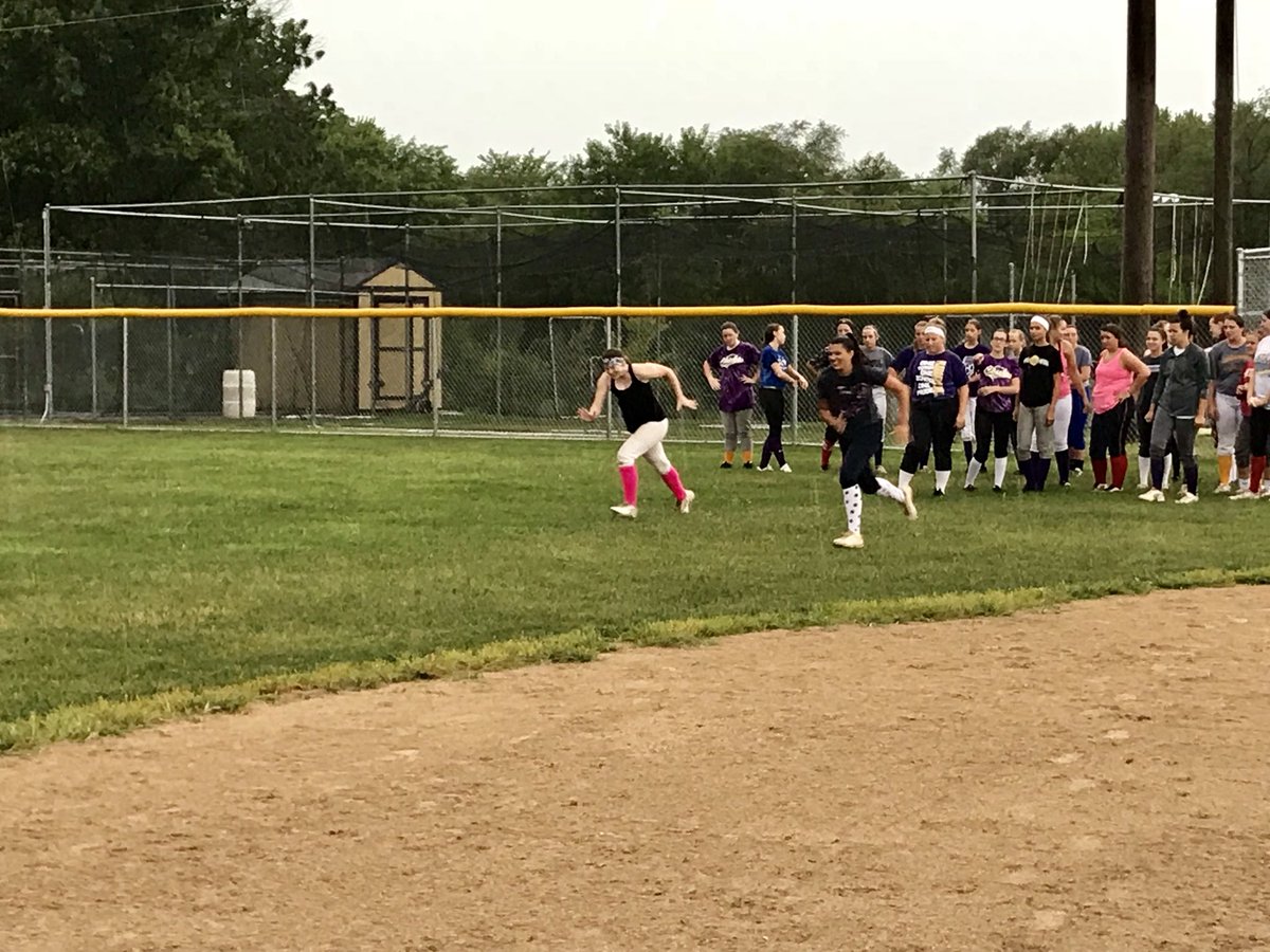 ChristyLReeves's tweet image. The early bird gets the worm! We got 2 hours of field time in before we had to call it quits! We play in the rain, so we practice in the rain! #outfieldwork #slides #rapidfire #6ampractices #ChickStrong #ChicksSoftball
