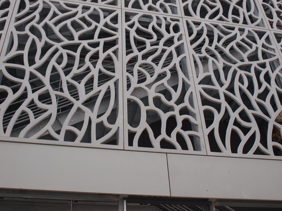 DeltaPrefa's tweet image. Réalisation 2016 par Delta Préfabrication du chantier Arlequin à Grenoble pour @EiffageConstruc. Panneaux pleins et panneaux résilles en Béton Fibré Ultra Haute Performance.