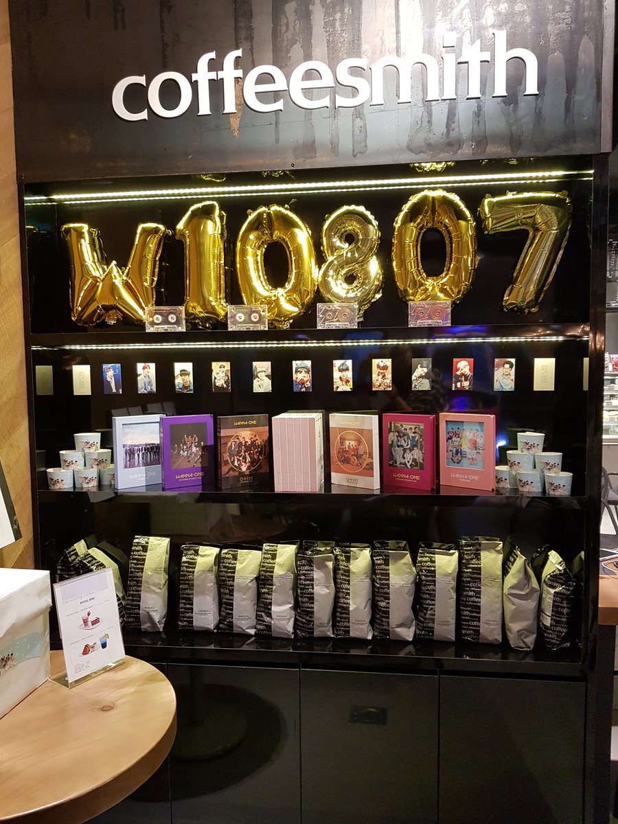 jellyforbaejin's tweet photo. thank you @0807W1YEAR for organising this wonderful event! all the deco and gifts are really pretty too 💞💗💖💕💓💘 

#0807W1YEAR #워너원 
#워너원과_함께한_일년_고마워
#Happy_Wannaone_Day https://t.co/vx84f0B45v