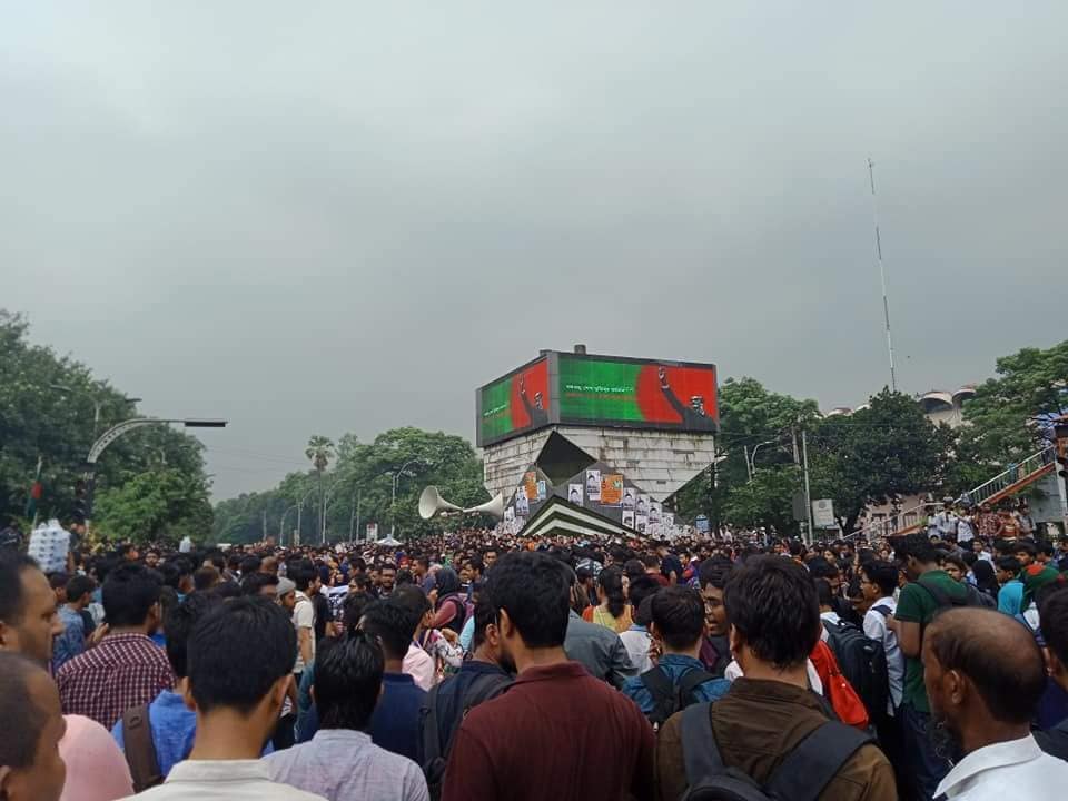 BD_AloronTeam's tweet photo. 💀 #BreakingNews
Tomorrow (8 August 2018) Students are going to gather at #Shahbag.For a peaceful movement.

It's our last chance. It's high time we get together to change the #Law,
#WeWantJustice
#RoadSafetyBangladesh
#Bangladesh
Wherever you are. Requesting you to join us. https://t.co/QnRMm0aOso