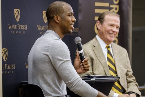 basketusa's tweet photo. Chris Paul fait un don de 2.5 millions de dollars à son ancienne université https://t.co/HzA0ZTFkf1 https://t.co/fgqOoWszi8