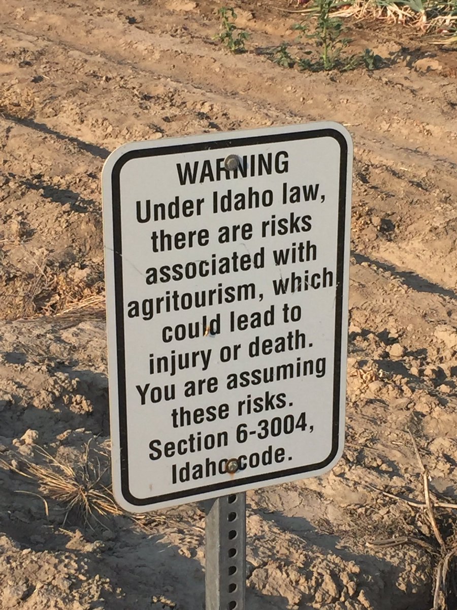 ScottD_redox's tweet image. I think Idaho is trying to say have #commonsense #naturalselectionstillexistshere #dontbothersuing Washington state needs some signs made before it is too late