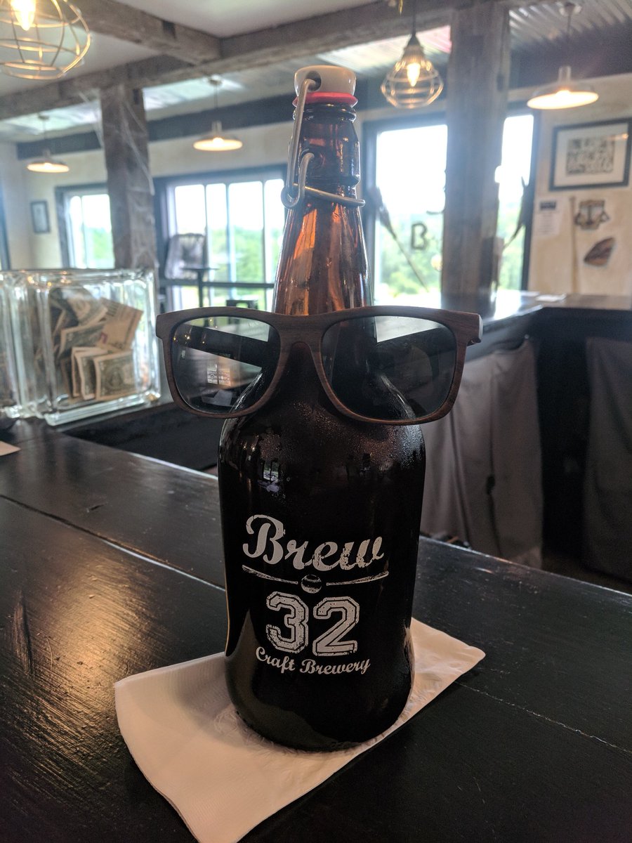 brew_32's tweet photo. Growlers are pretty cool. Especially when they choose to rock your shades. https://t.co/6S4AkvN3Fn