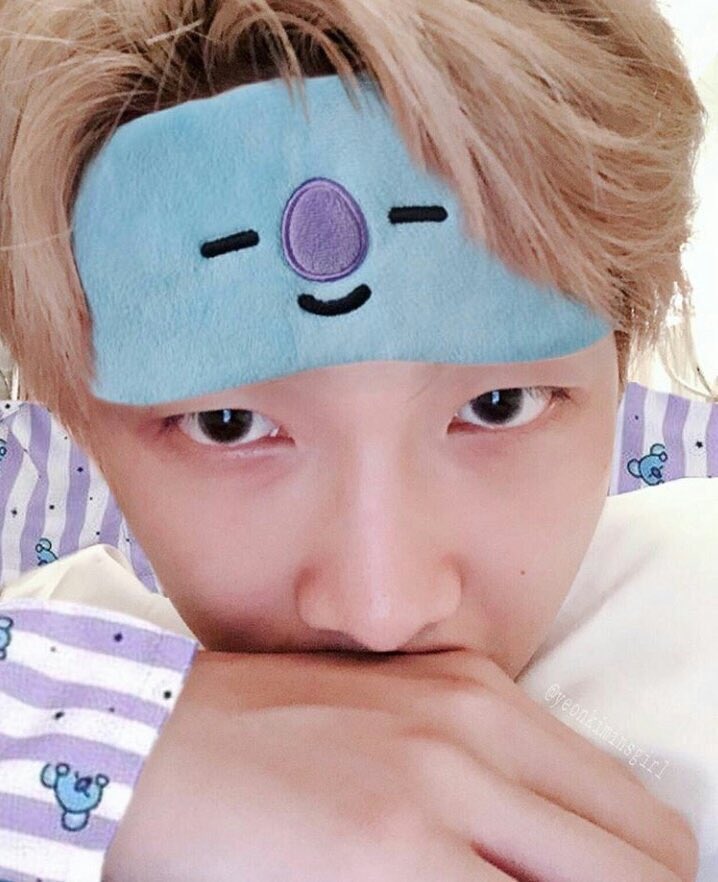 RM’in Twitter’a attığı selcayla Armylerin yaptığı shop çok benziyor Bunlar akşama kadar işi gücü yok bizi stalklıyor ben size söyliyim asdfghjk 

#iHeartRadioMMVAs⁠ ⁠ #FFGroupBTS #MMVas⁠ ⁠ <a href="/BTS_twt/">방탄소년단</a>