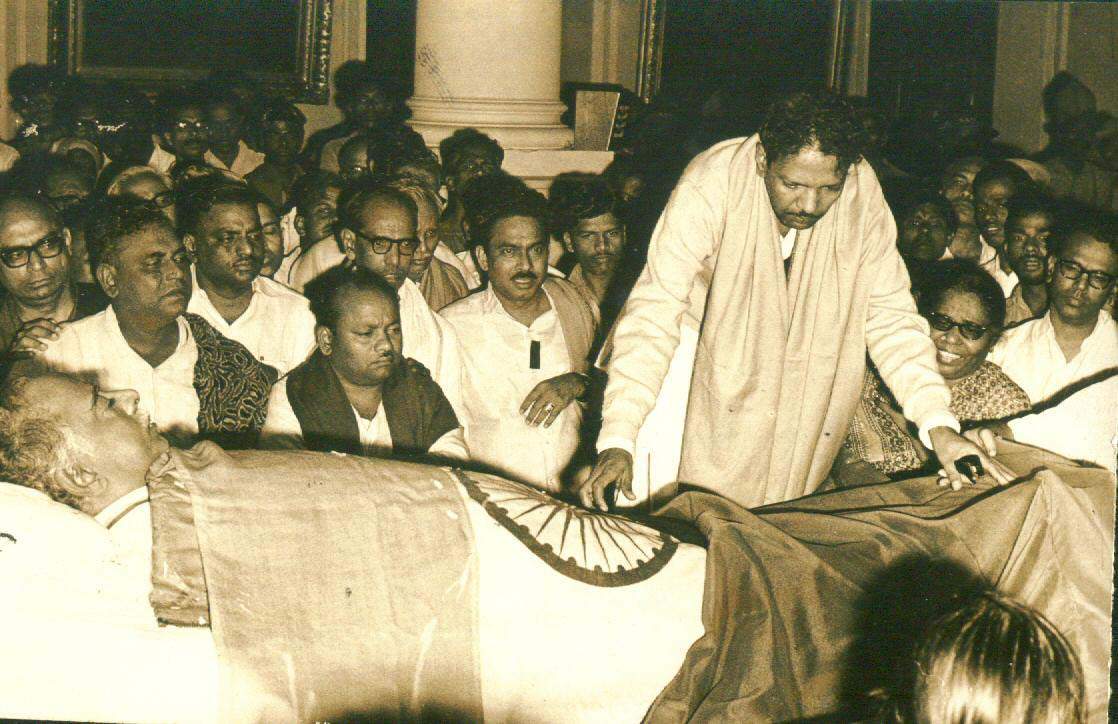 SurendharMK's tweet photo. #Marina4Kalaignar

If there's someone who genuinely deserves a place next to Anna, it's undoubtedly, #Kalaignar. 

#MarinaForKalaignar https://t.co/f59DodUUDW
