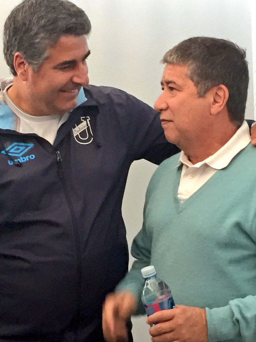 UCatolicaEC's tweet photo. El D.T de la selección Ecuatoriana de Fútbol Hernán Darío #BolilloGomez nos visitó esta mañana en el complejo deportivo de la Armenia. @UCatolicaEC 

#JuntoshaciaQatar #2022 
#UC 🇪🇨🚊💙
#TodosPorCatólica #Chatolei https://t.co/xlrK0cVXoi