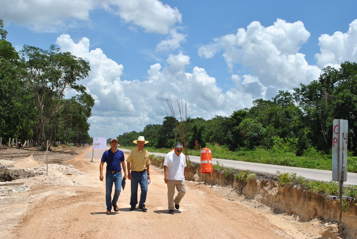 paco_elizondo's tweet photo. Se llevó a cabo la vistas a la obra de ampliación y modernización de 9 m. a 12 m. de la carretera Lázaro Cárdenas-Polyuc del km 81+400 al 89+200 https://t.co/SMzBxAMn0r