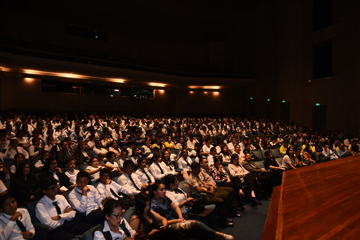 GeniosUniverso's tweet photo. El 30 de julio se realizó el lanzamiento de @GeniosUniverso en el Teatro Centro Arte. https://t.co/4nJFXmvKmu