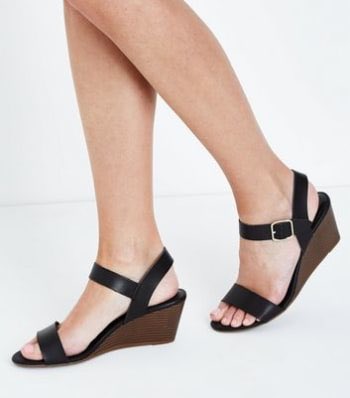 KbeardyKelly's tweet photo. @newlook bought these for work and now I can’t wear them as they stain my feet black! Not impressed!! https://t.co/4UERCF8H4s