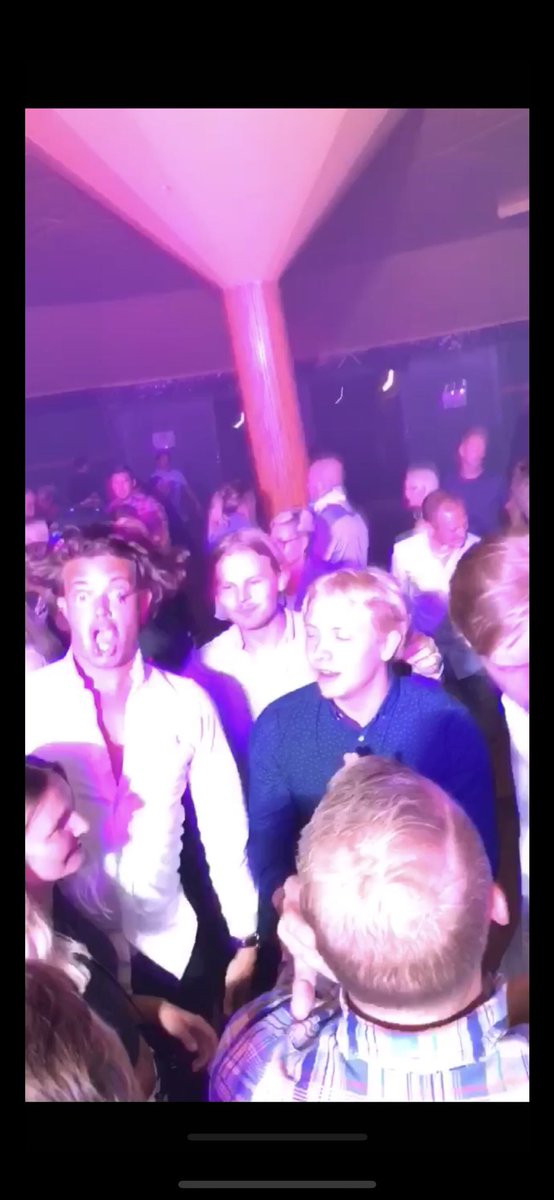JWoxberg's tweet photo. Dehär med att äga dansgolvet 🕺🏽🕺🏽 https://t.co/vYGEN1grrl