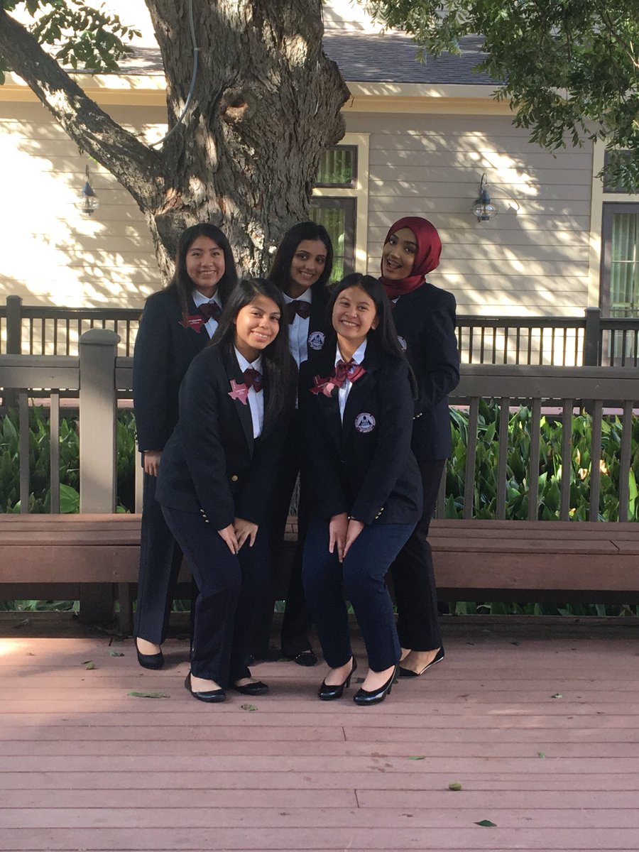 kcal_PharmTech's tweet photo. #kcal_hosa with other Area 5 Officers. They presented to the Board of Directors this morning and did Awesome!! #kcalfirsts https://t.co/052eFwXiyT