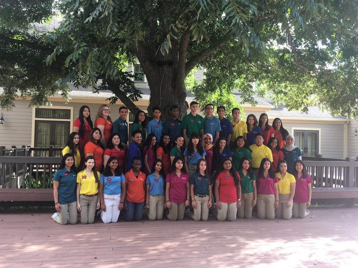 kcal_PharmTech's tweet photo. #kcal_hosa with other Area 5 Officers. They presented to the Board of Directors this morning and did Awesome!! #kcalfirsts https://t.co/052eFwXiyT