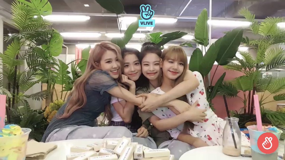 96__oruna's tweet photo. 2周年 おめでとう！！
これからもずっと大好き✊🏻💛💜

#BLACKPINK2ndANNIVERSARY 
#BLACK2thePINK https://t.co/LlxTAxTvRQ